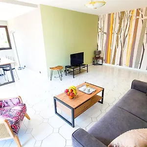 Apartment Regard Sur Les Remparts - Terrasse & Parking, Avignon